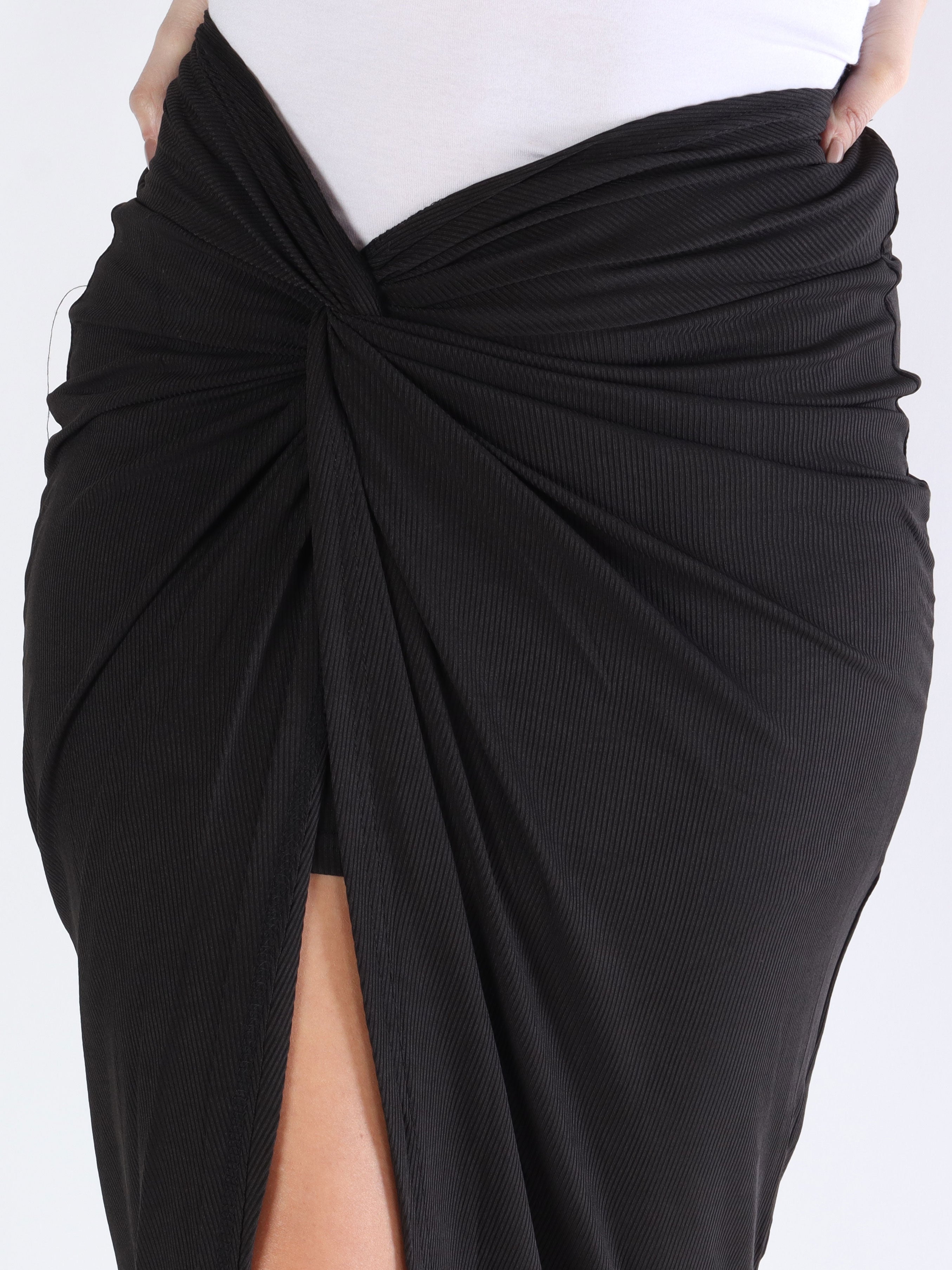 Agnes - Sød elastisk ribbet nederdel med slids foran